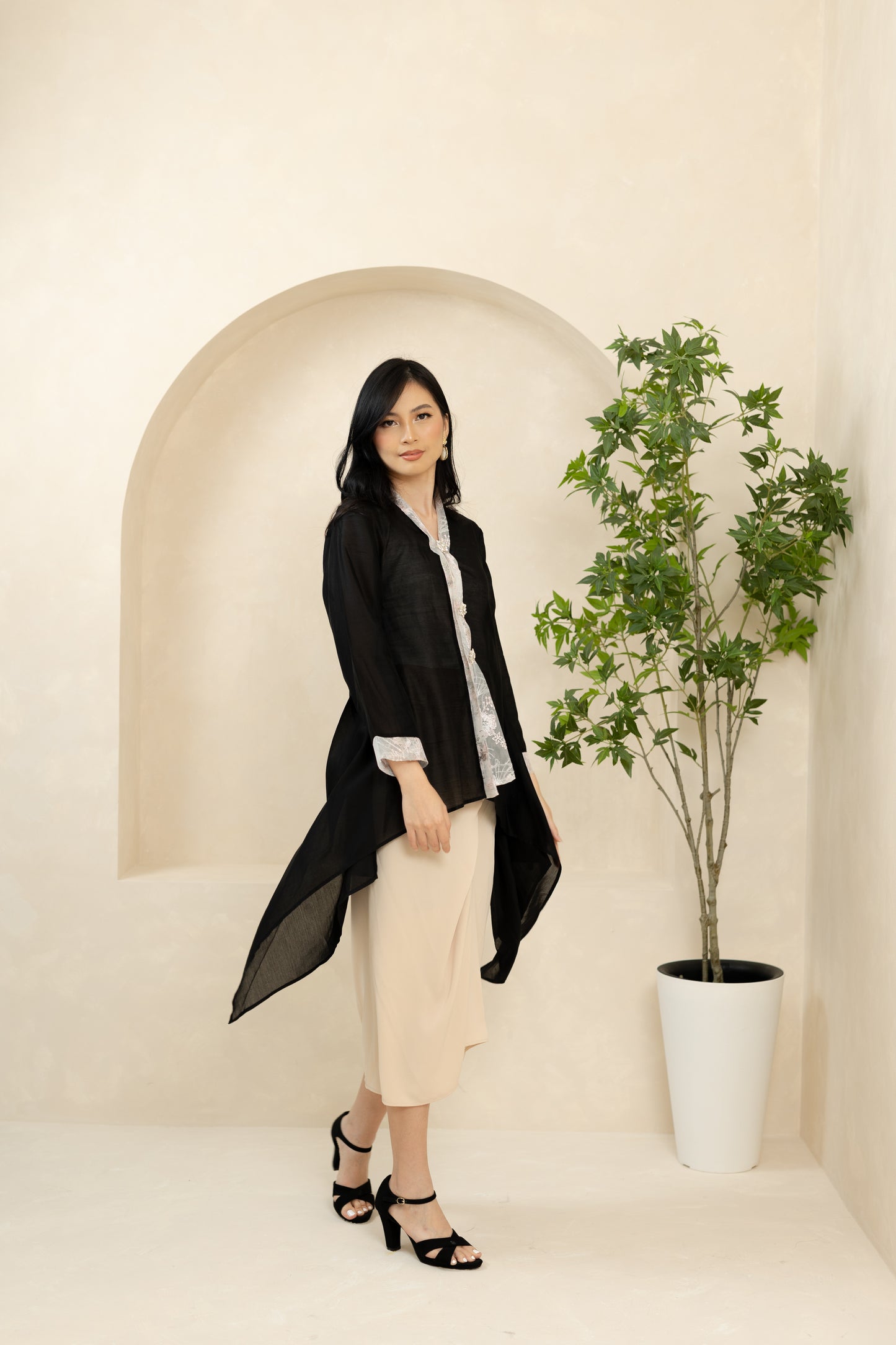 Azalea - Black