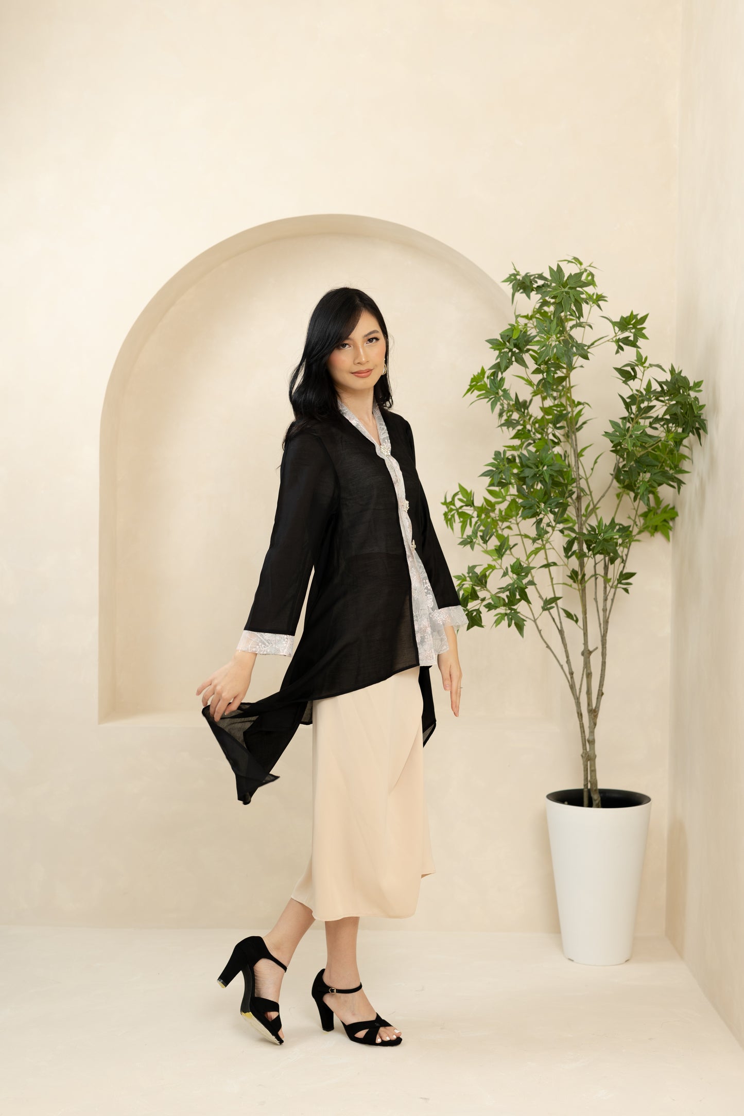 Azalea - Black